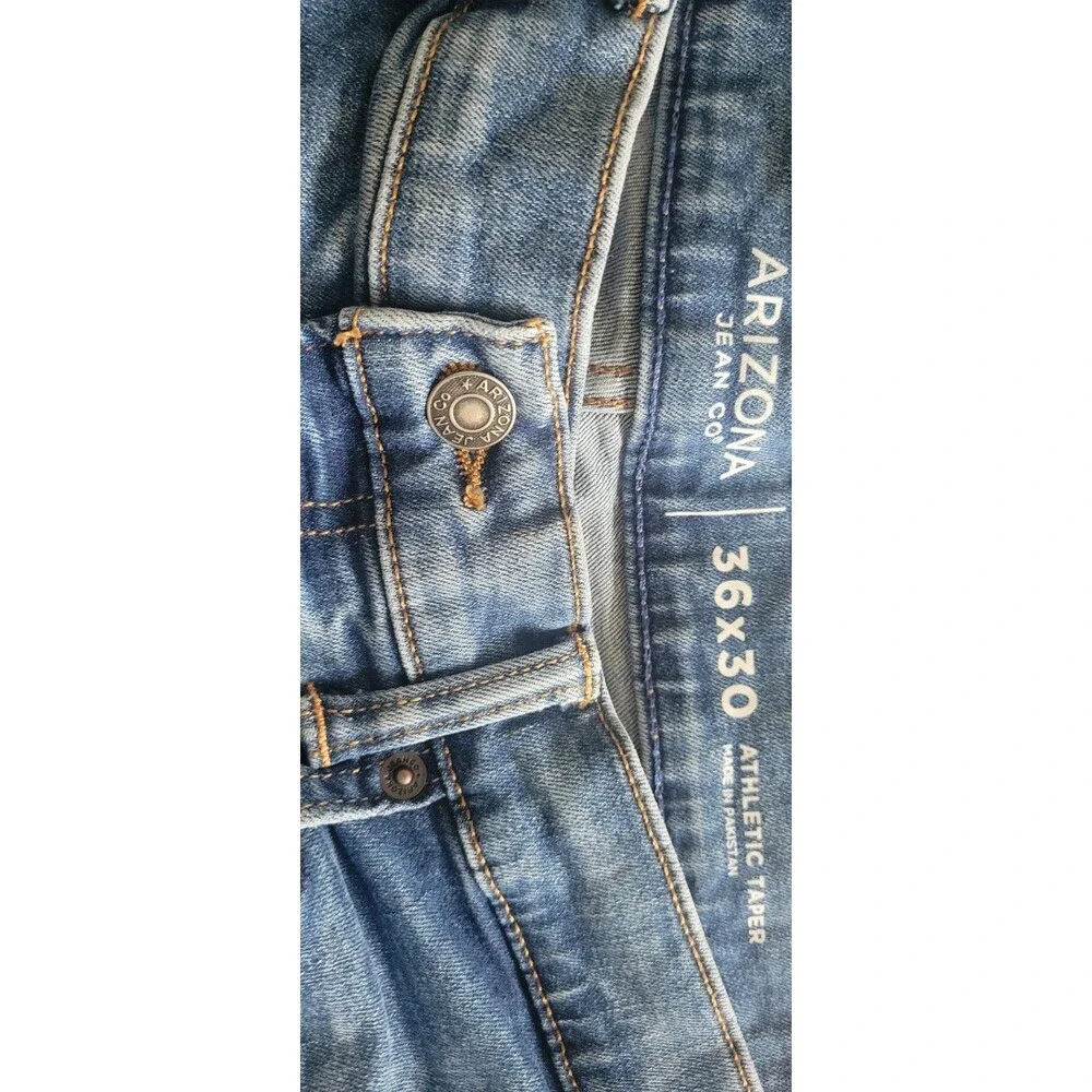 Arizona Jeans Mens Sz 36x30 Athletic Taper Leg Fit Medium Wash Denim Blue